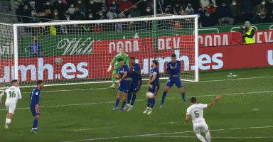 100亿身家“足坛首富”，投了最火AI独角兽